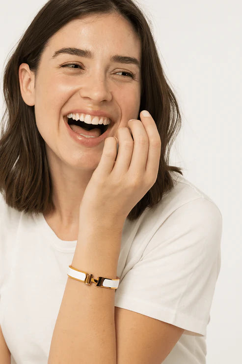 Elegant Luxury Enamel Bracelet – Timeless Style with Premium Finish